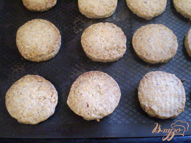 Фото приготовление рецепта: Ореховое печенье шаг №8
