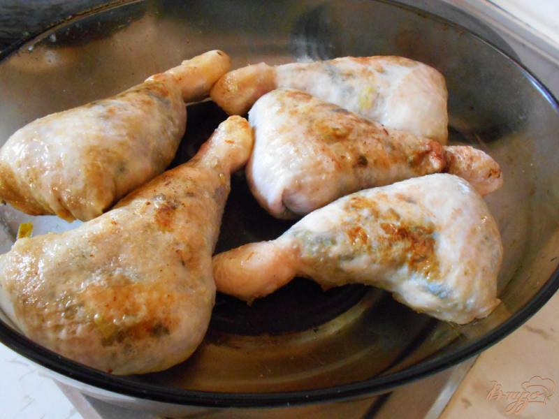 Фото приготовление рецепта: Фаршированные куриные окорочка шаг №11