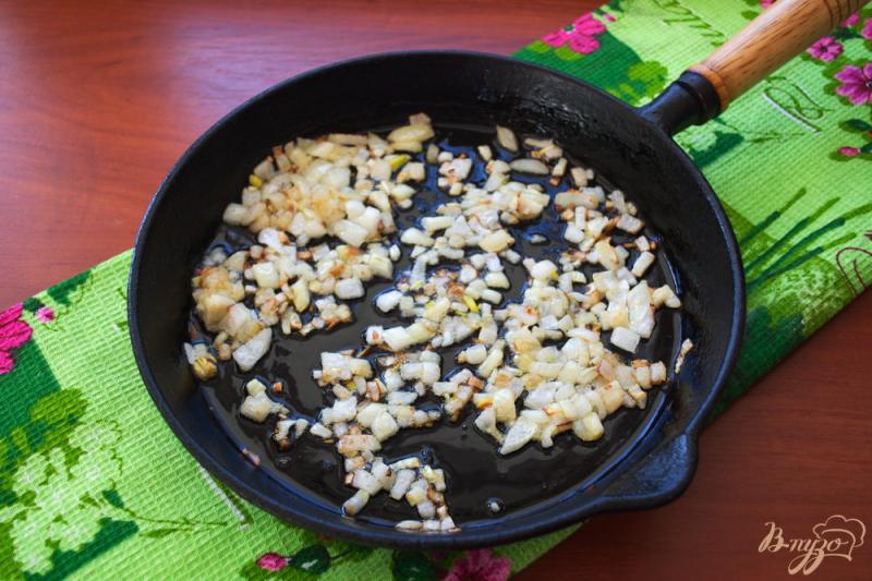 Фото приготовление рецепта: Соус -дипс из грибов и сыра шаг №3