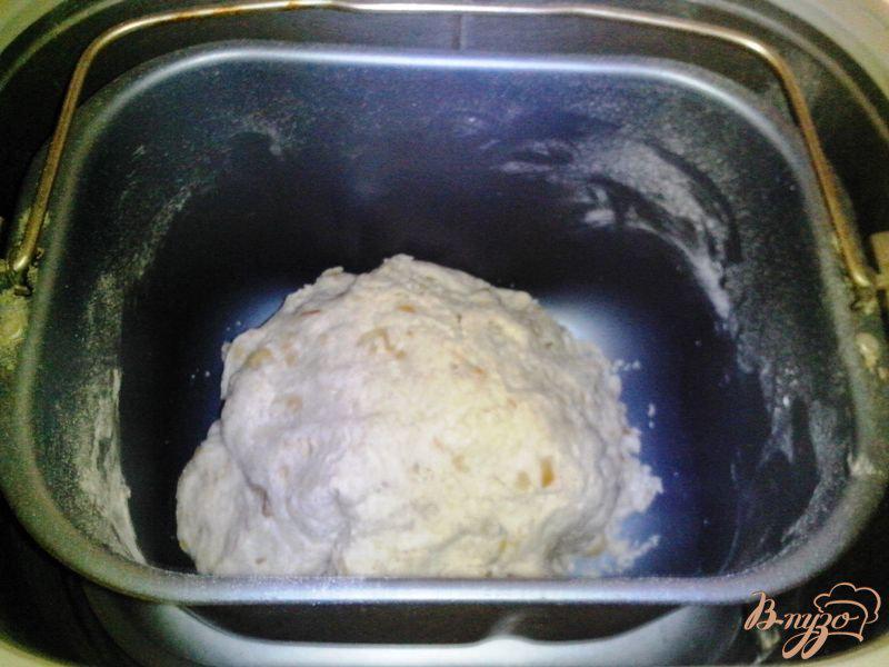 Фото приготовление рецепта: Луковый хлеб в хлебопечке шаг №3