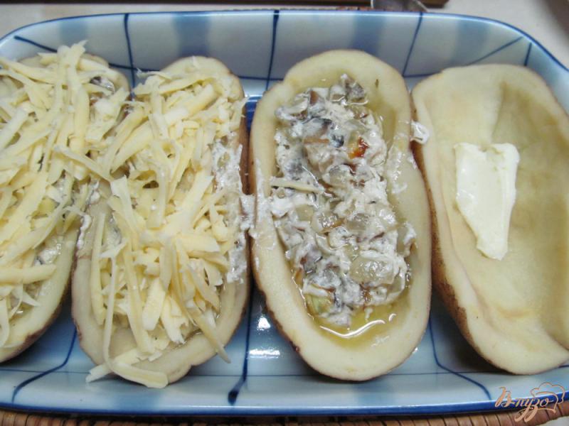Фото приготовление рецепта: Картофельные лодочки с шампиньонами шаг №7