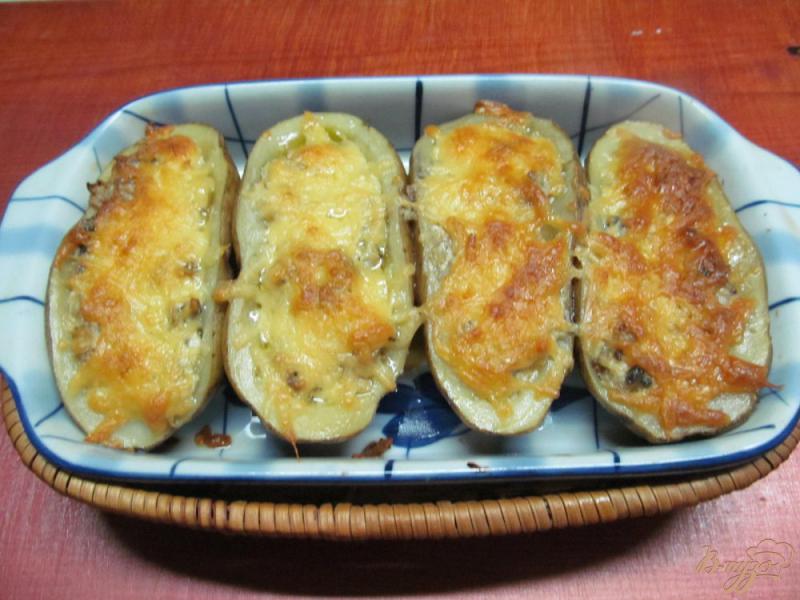 Фото приготовление рецепта: Картофельные лодочки с шампиньонами шаг №9