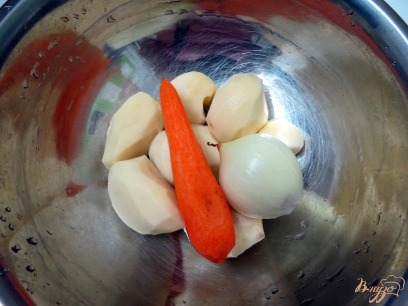 Фото приготовление рецепта: Крестьянский суп с домашними колбасками шаг №2