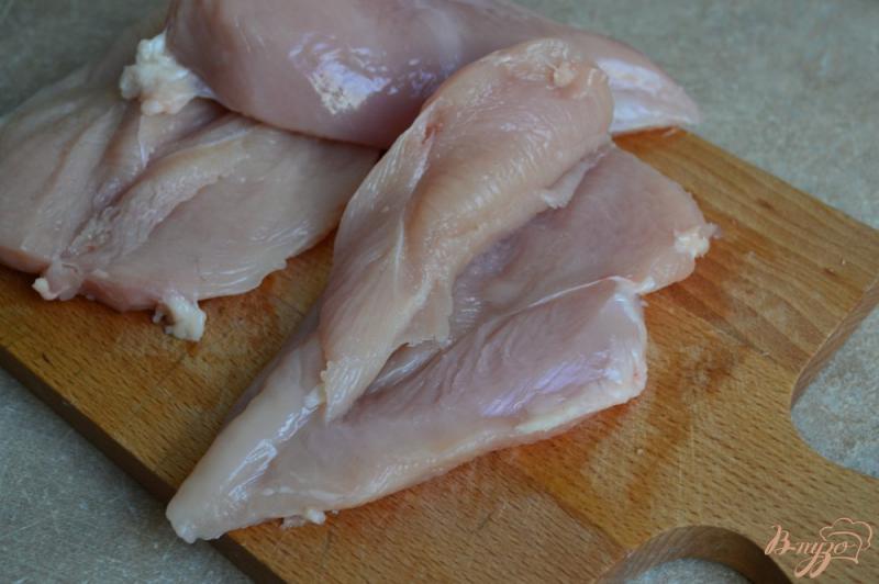 Фото приготовление рецепта: Куриные грудки с сыром и креветками шаг №1