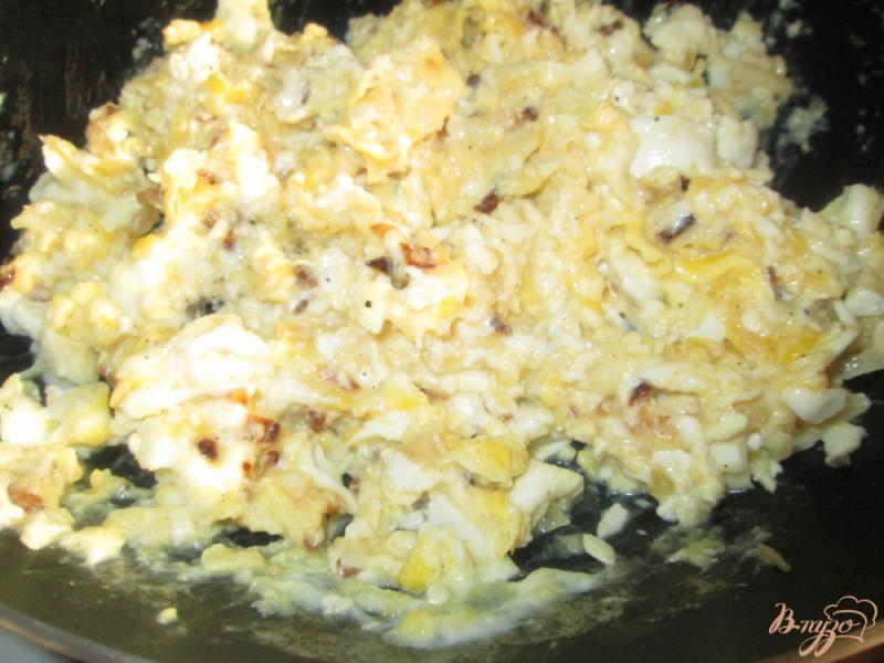 Фото приготовление рецепта: Рулет из лаваша с яйцом и сельдью шаг №3
