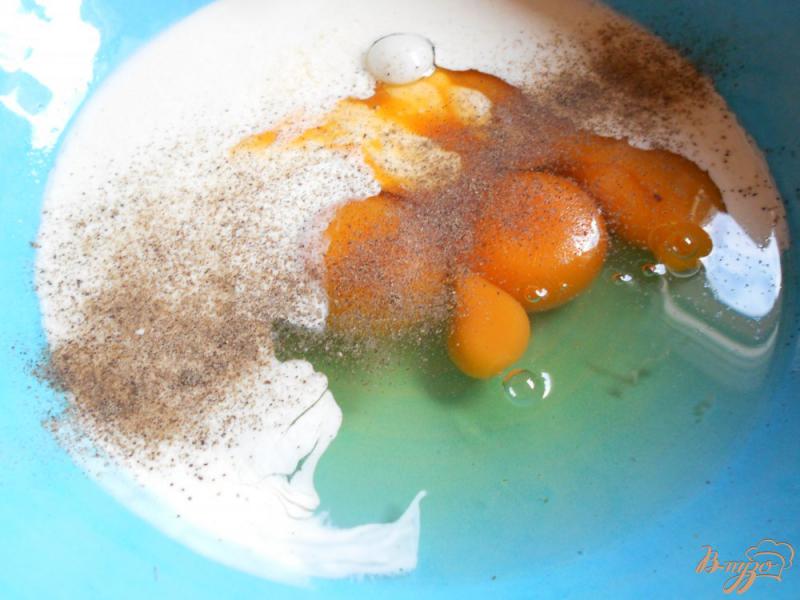 Фото приготовление рецепта: Омлет с креветками и зеленым горошком шаг №2