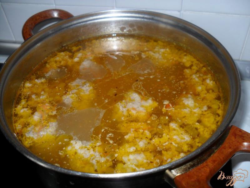 Фото приготовление рецепта: Вермишелевый суп с фрикадельками шаг №5