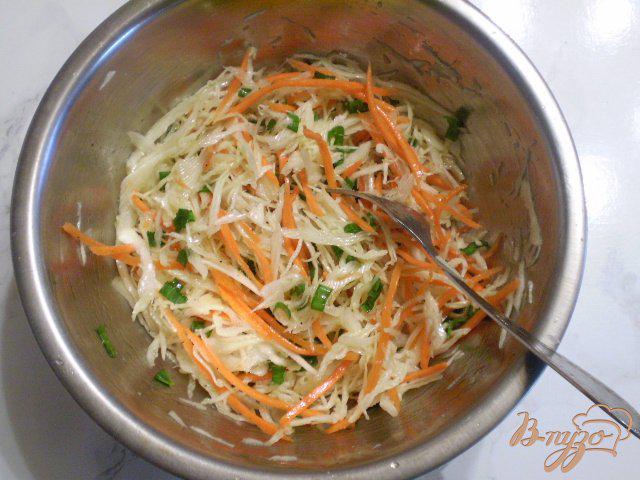 Фото приготовление рецепта: Салат с листьями чеснока шаг №5