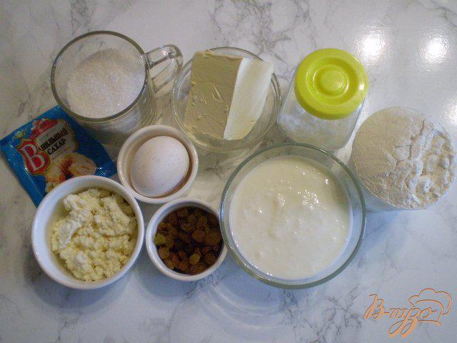 Фото приготовление рецепта: Кексы ванильные с творогом и изюмом шаг №1