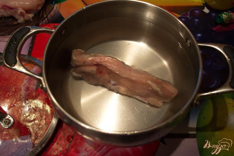 Фото приготовление рецепта: Суп-затирка с курицей шаг №1