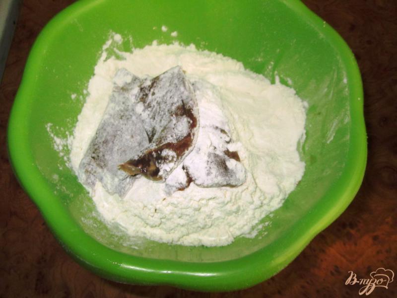Фото приготовление рецепта: Печень в сметанно-чесночном соусе шаг №2