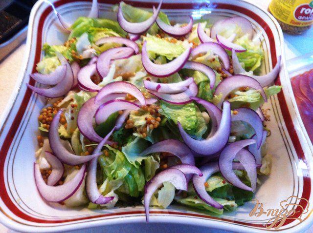 Фото приготовление рецепта: Салат с прошутто и грушей шаг №4