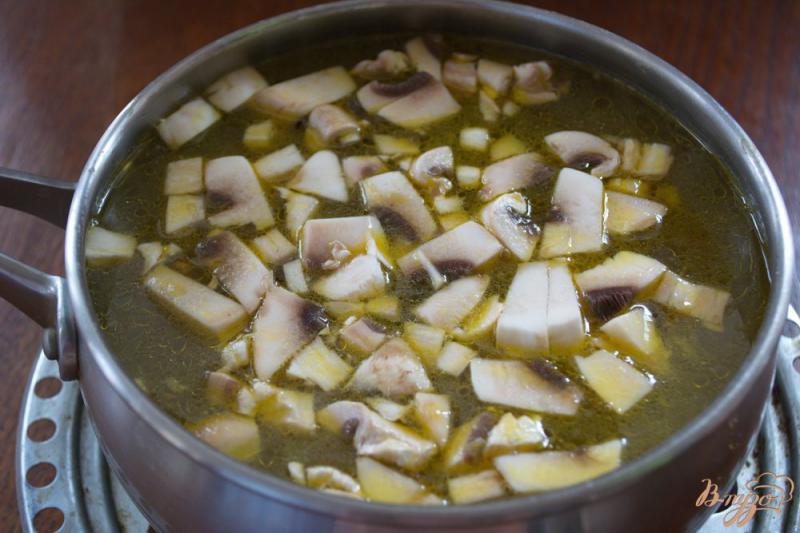 Фото приготовление рецепта: Наваристый суп на мясе с макаронами шаг №7