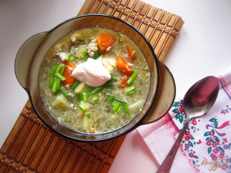 Фото приготовление рецепта: Суп с яйцом и зеленью шаг №5