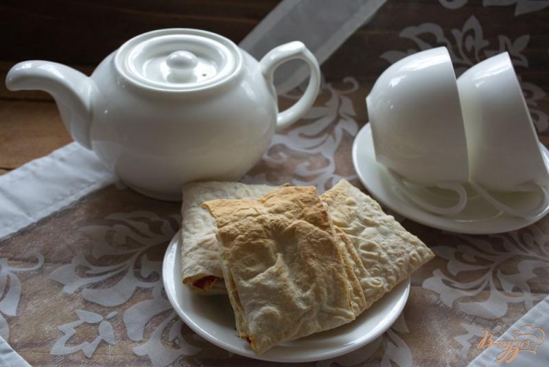 Фото приготовление рецепта: Закуска из лаваша с творожной начинкой и зеленью шаг №5