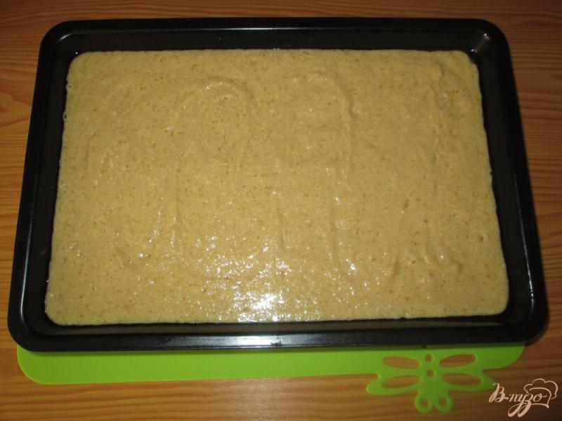 Фото приготовление рецепта: Ванильный бисквит на манке шаг №4