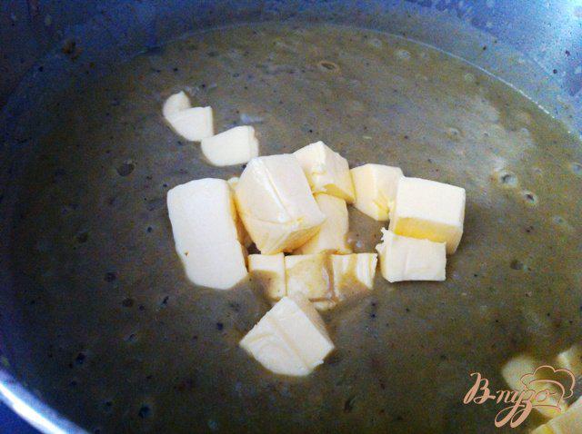 Фото приготовление рецепта: Сырный крем-суп с брокколи шаг №4