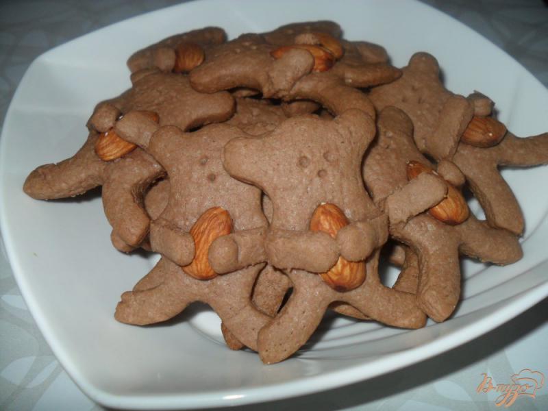 Фото приготовление рецепта: Печенье «Мишка с орешком» шаг №7