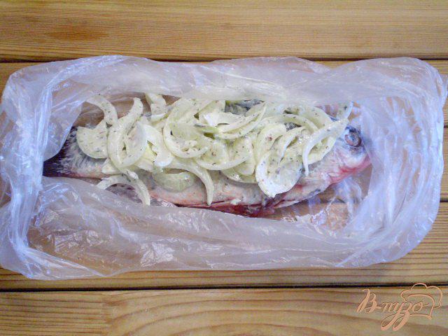 Фото приготовление рецепта: Жареная рыба в маринаде шаг №4
