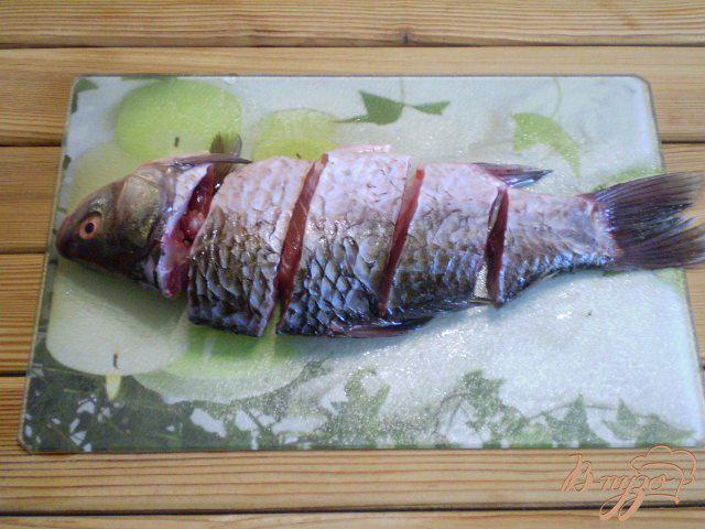 Фото приготовление рецепта: Жареная рыба с картошкой шаг №2