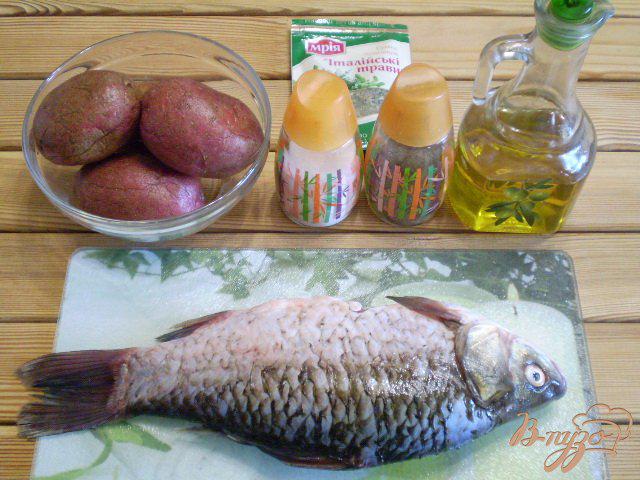 Фото приготовление рецепта: Жареная рыба с картошкой шаг №1
