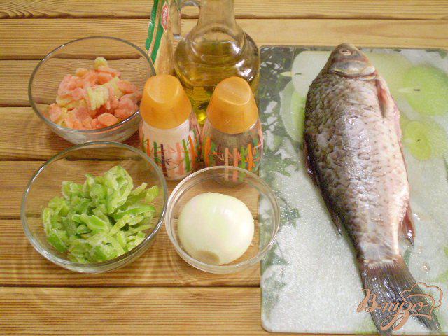 Фото приготовление рецепта: Жареная рыба с овощами шаг №1