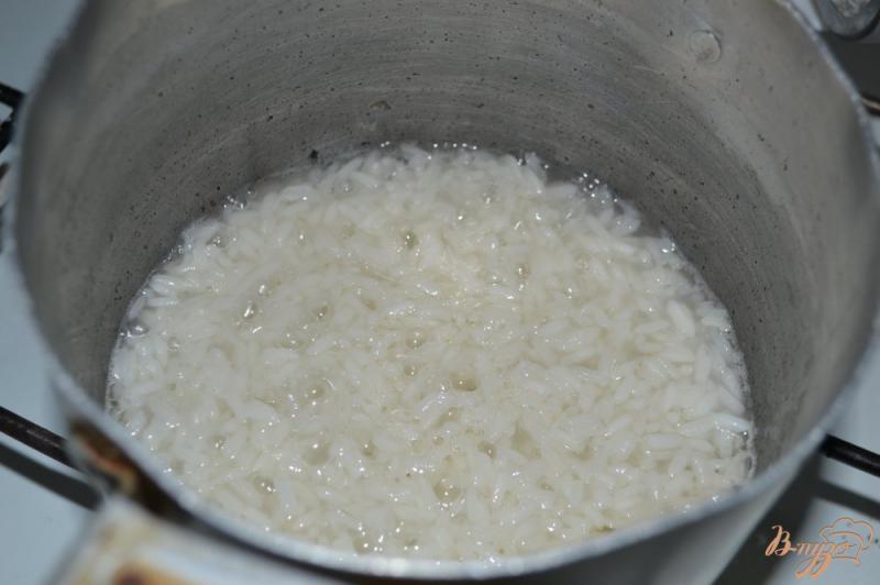 Фото приготовление рецепта: Суп с фрикаделями из риса и курицы шаг №2