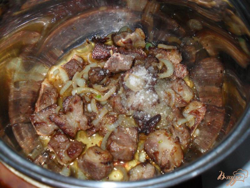 Фото приготовление рецепта: Картофель тушенный со свининой шаг №2