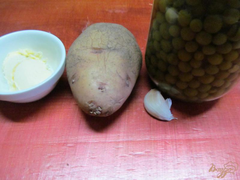 Фото приготовление рецепта: Картофель с горошком шаг №1
