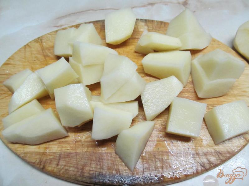 Фото приготовление рецепта: Картофель с горошком шаг №2