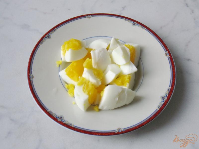 Фото приготовление рецепта: Салат с черемшой, яйцом и картофелем шаг №7