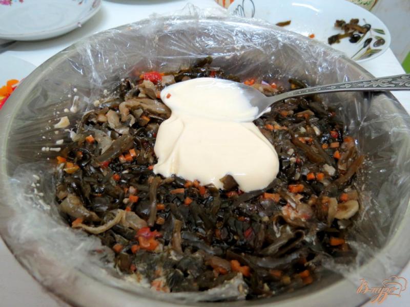 Фото приготовление рецепта: Салат из свеклы и морской капусты шаг №10