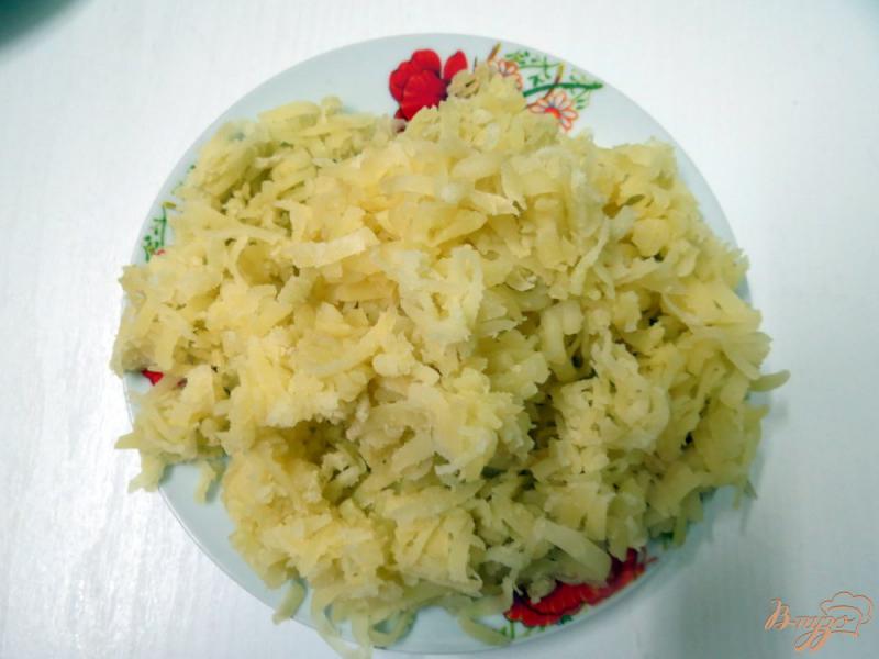 Фото приготовление рецепта: Салат из свеклы и морской капусты шаг №4