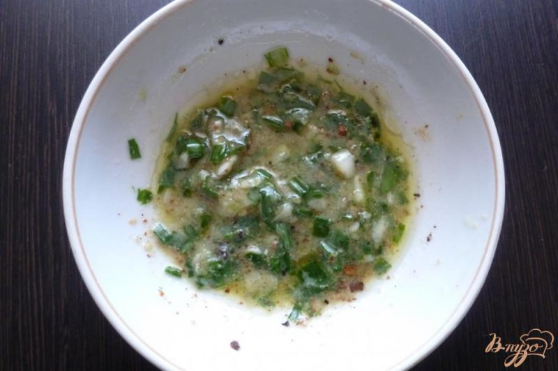 Фото приготовление рецепта: Салат из двух видов огурцов и запеченной щуки шаг №3