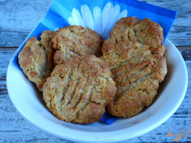 Фото приготовление рецепта: Творожно-овсяное печенье с яблоком шаг №6