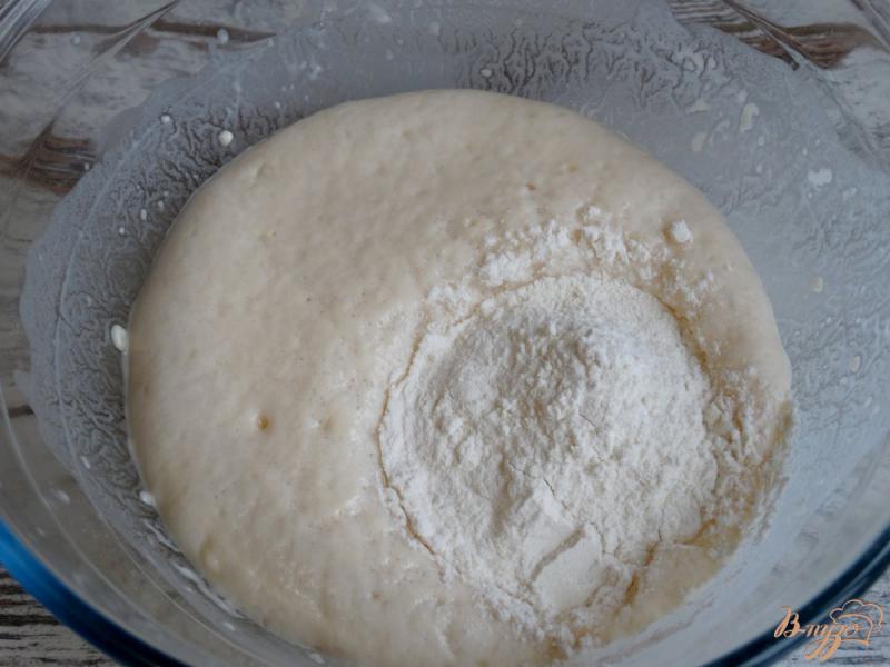 Фото приготовление рецепта: Жареные пирожки с кускусом и грибам шаг №4