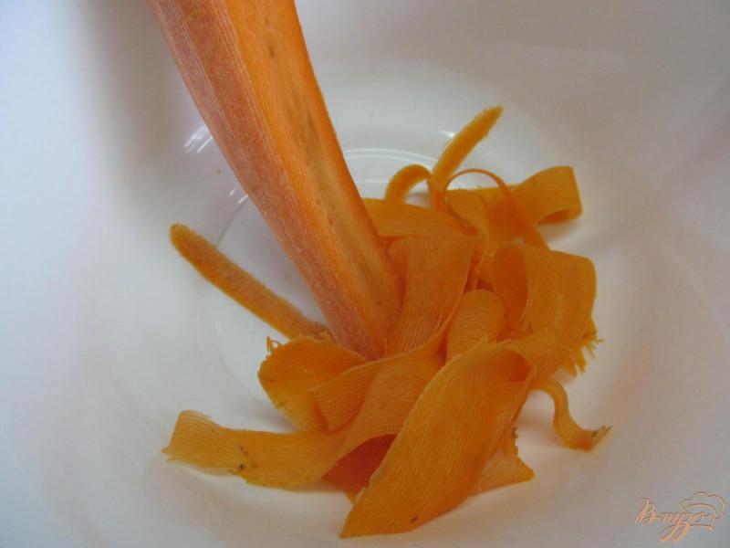 Фото приготовление рецепта: Салат из моркови с тапенадом шаг №5