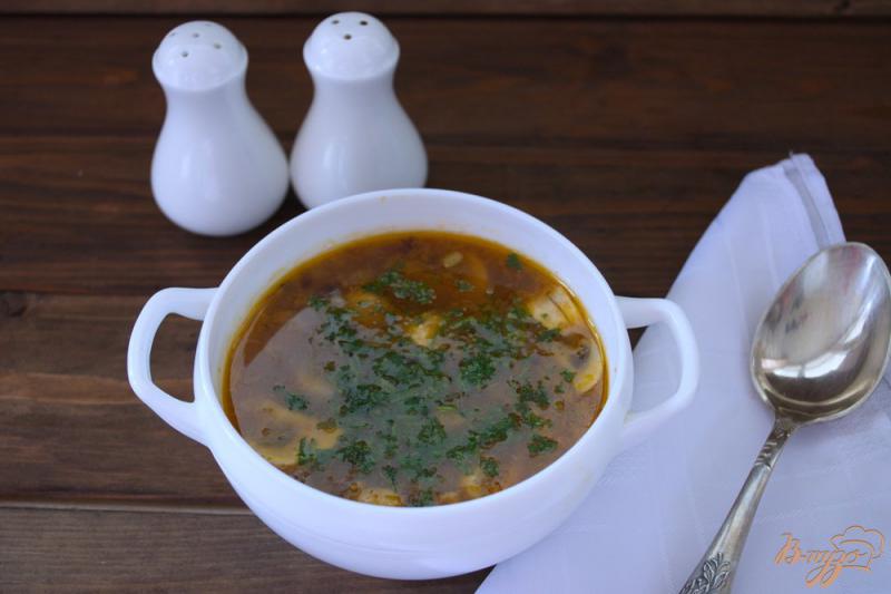 Фото приготовление рецепта: Вкусный грибной суп с томатом шаг №8