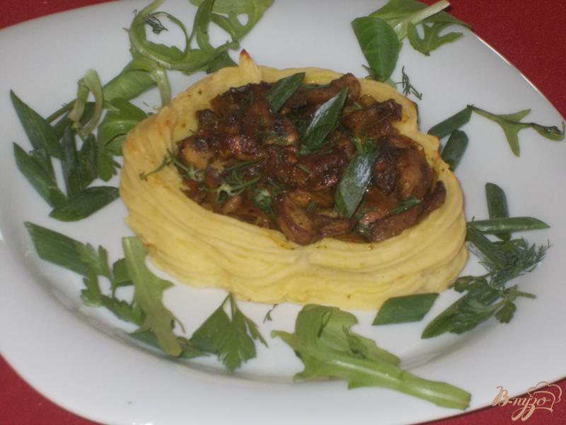 Фото приготовление рецепта: Картофельные гнезда с грибной начинкой шаг №7