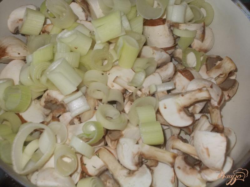 Фото приготовление рецепта: Картофельные гнезда с грибной начинкой шаг №4