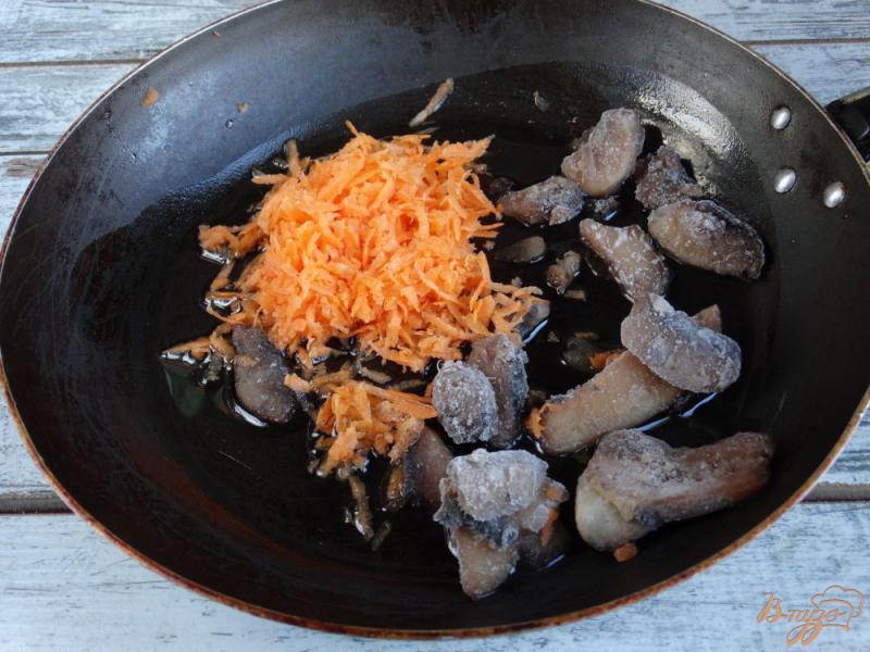 Фото приготовление рецепта: Острая кабачковая закуска с грибами и морковью шаг №1