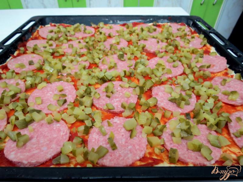 Фото приготовление рецепта: Пицца  с огурцами шаг №9