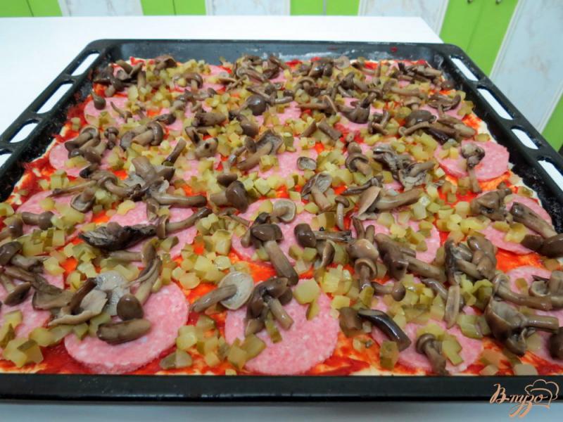 Фото приготовление рецепта: Пицца  с огурцами шаг №11