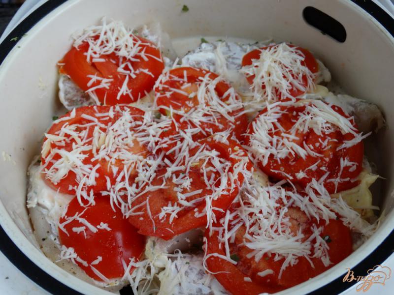 Фото приготовление рецепта: Треска на пару под томатно-сырной шубой шаг №5