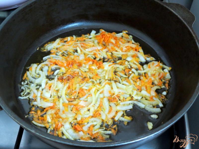 Фото приготовление рецепта: Тушёная пекинская капуста с макаронами спиральками. шаг №6