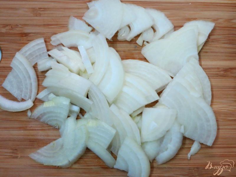 Фото приготовление рецепта: Тушёная пекинская капуста с макаронами спиральками. шаг №4
