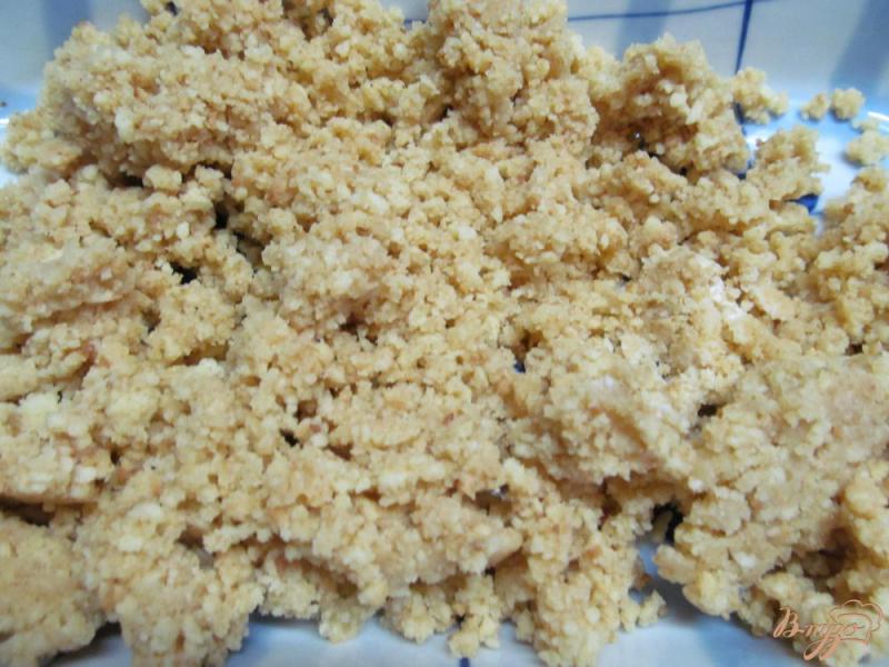 Фото приготовление рецепта: Заливной пирог из печенья и молока со свеклой шаг №7