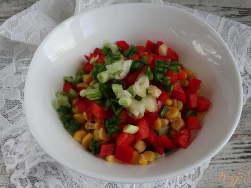 Фото приготовление рецепта: Салат с кунжутной курицей и овощами шаг №5