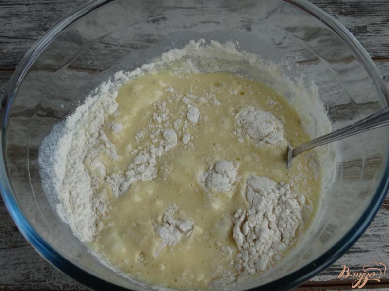 Фото приготовление рецепта: Закусочный наливной пирог шаг №3