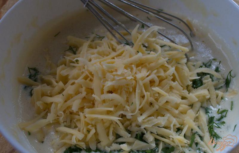 Фото приготовление рецепта: Блины с сыром и зеленью шаг №4